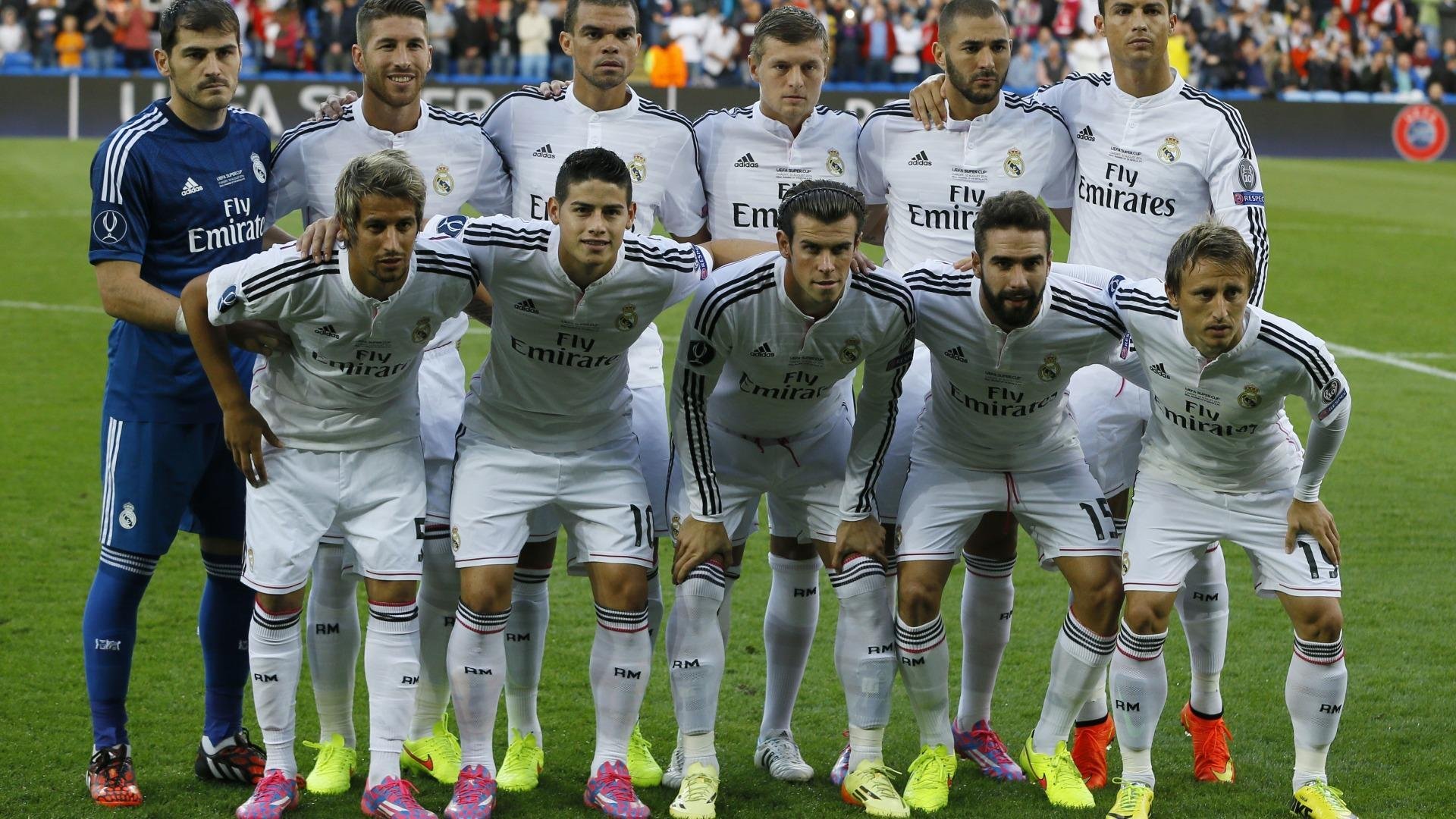 《青年电竞明星：未来之星大放异彩》，电竞年轻人